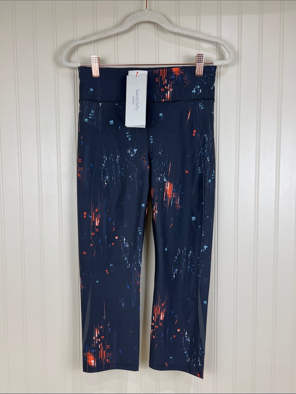 NWT Sweaty Betty Zero Gravity Crop Run Leggings in Glitch Print Small